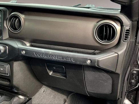 Used 2018 Jeep Wrangler Unlimited Sport AWD/4WD image 26