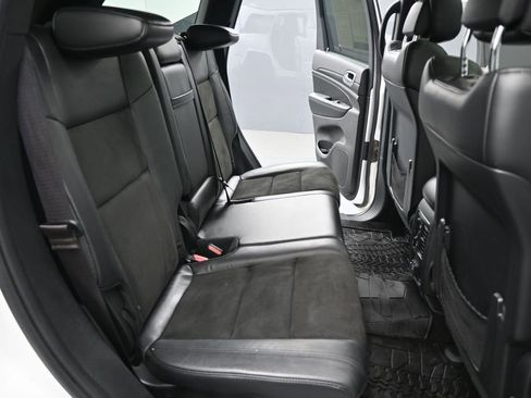 Used 2020 Jeep Grand Cherokee Altitude AWD/4WD image 29