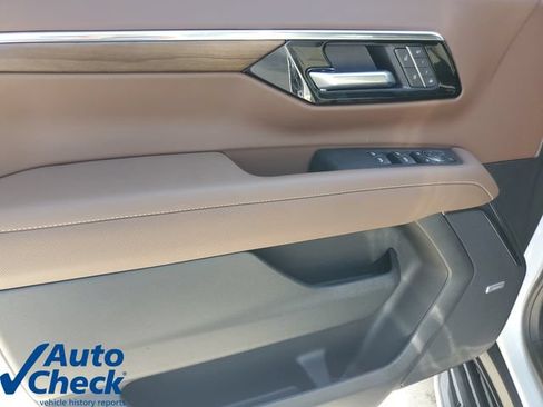 Used 2026 Chevrolet Suburban High Country RWD image 23