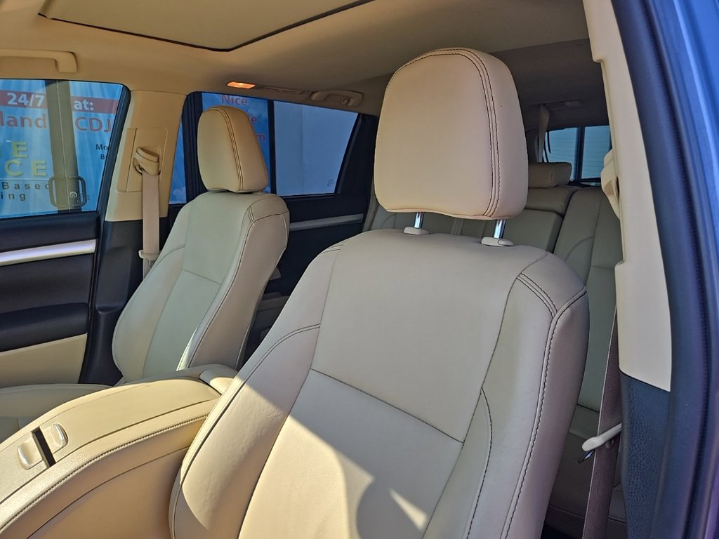 Used 2019 Toyota Highlander XLE FWD image 31
