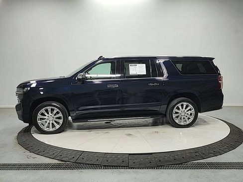 Used 2021 Chevrolet Suburban Premier w/ Premium Package AWD/4WD image 4