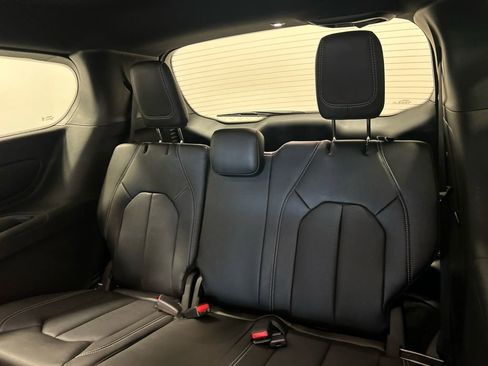 New 2026 Chrysler Pacifica Select AWD/4WD image 32