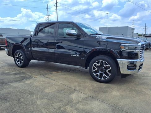 Used 2025 RAM 1500 Laramie AWD/4WD image 2