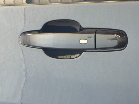 Used 2023 Chevrolet Traverse LT FWD image 13