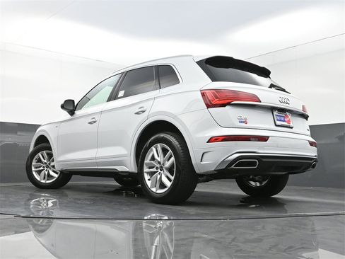 Used 2024 Audi Q5 2.0T Premium w/ Convenience Package image 29