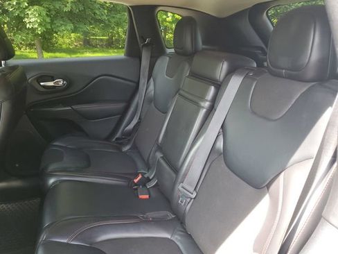 Used 2016 Jeep Cherokee Trailhawk AWD/4WD image 24