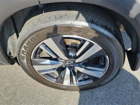 Used 2024 Nissan Rogue SL w/ SL Premium Package image 7