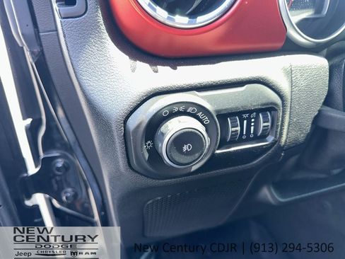 Used 2018 Jeep Wrangler Unlimited Rubicon AWD/4WD image 12