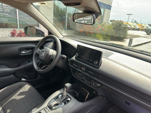 Used 2025 Honda HR-V LX image 12