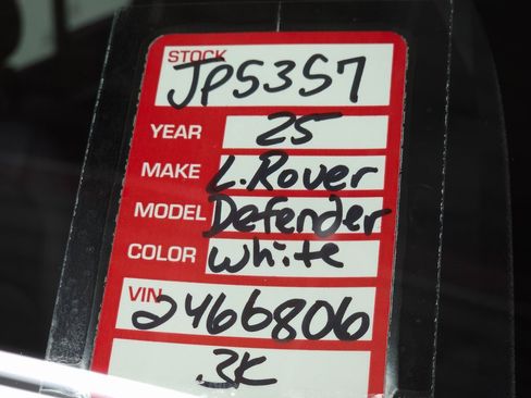 Used 2025 Land Rover Defender 110 S image 39