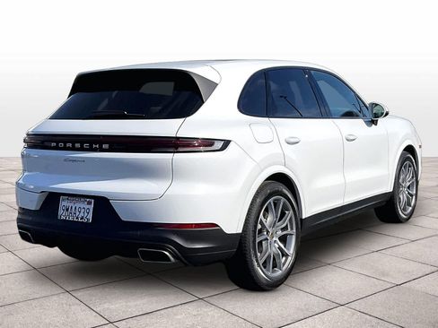 Used 2024 Porsche Cayenne AWD/4WD image 13