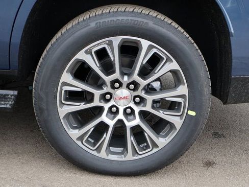 Used 2026 GMC Yukon Denali w/ Sun & Power Step Package AWD/4WD image 44