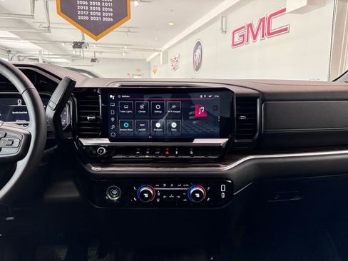 Certified 2024 GMC Sierra 1500 Elevation AWD/4WD image 20