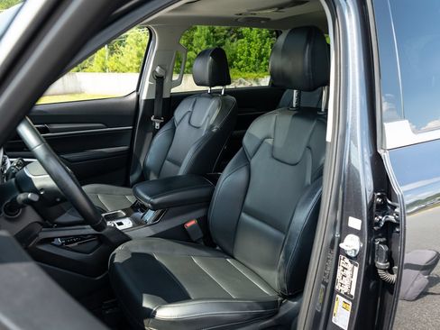 Used 2020 Kia Telluride S w/ S 8 Passenger Seating Package FWD image 15