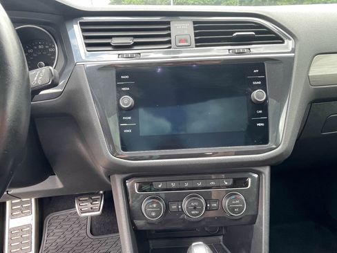 Used 2021 Volkswagen Tiguan SE R-Line image 12