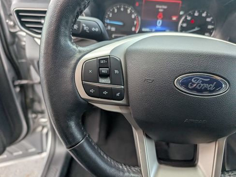 Used 2021 Ford Explorer XLT w/ Equipment Group 202A AWD/4WD image 13