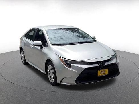 Used 2025 Toyota Corolla LE FWD image 3