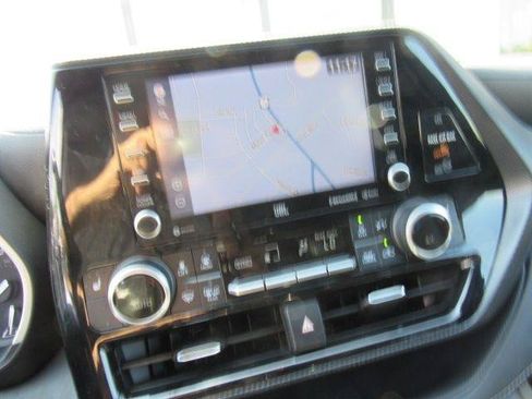Used 2021 Toyota Highlander XSE AWD/4WD image 31