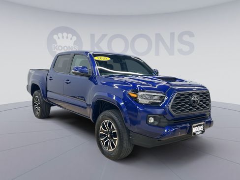 Used 2022 Toyota Tacoma TRD Sport w/ Technology Package AWD/4WD image 5