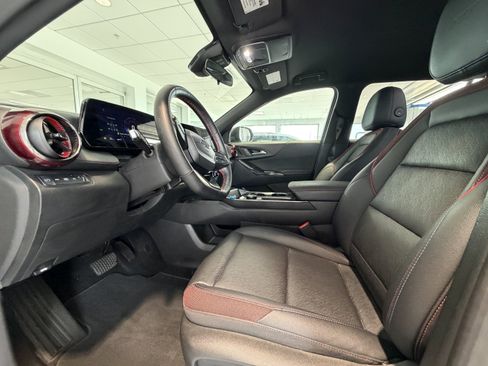 Used 2025 Chevrolet Equinox RS AWD/4WD image 2