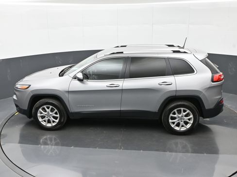 Used 2016 Jeep Cherokee Latitude AWD/4WD image 36
