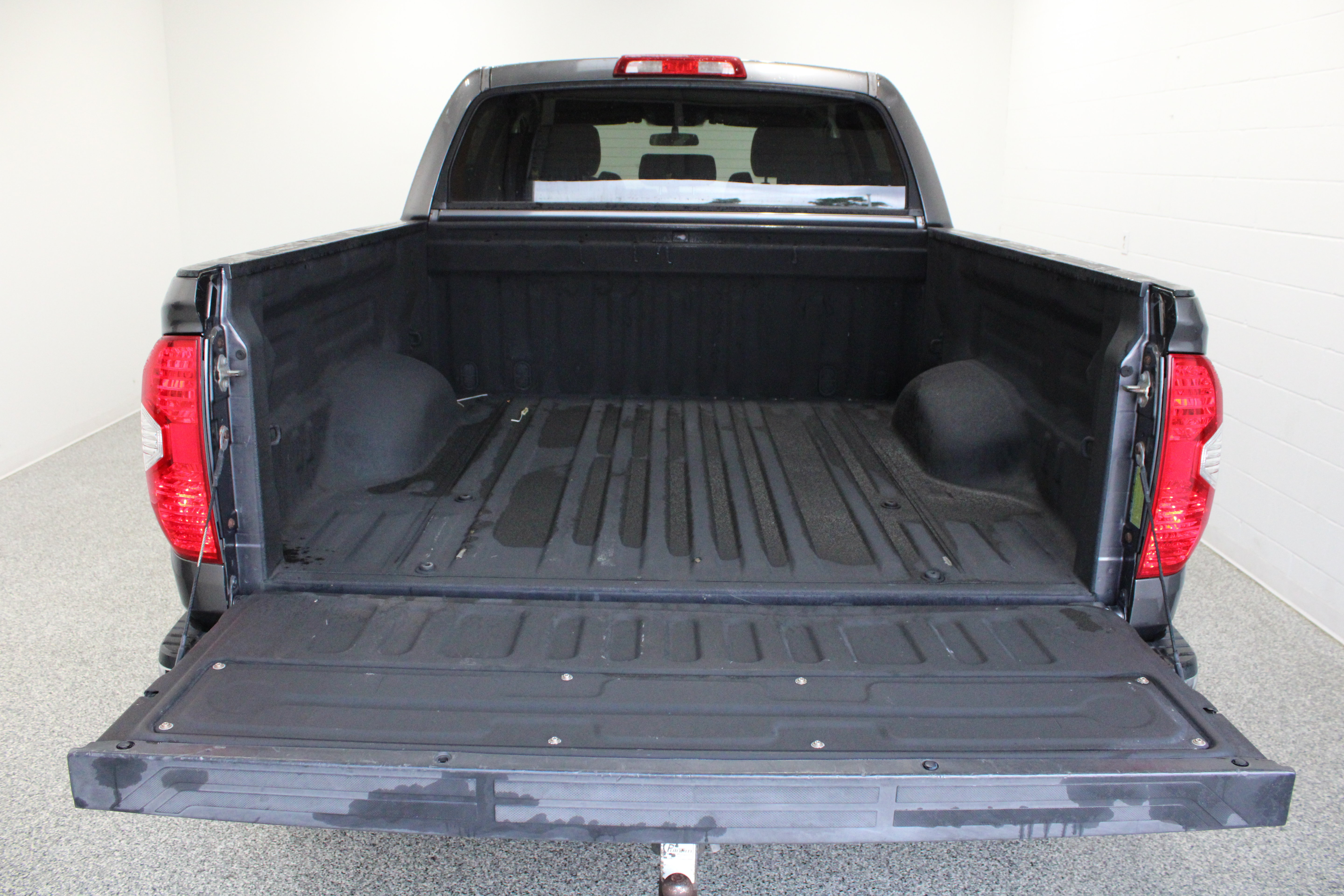 Used 2017 Toyota Tundra SR5 RWD image 9