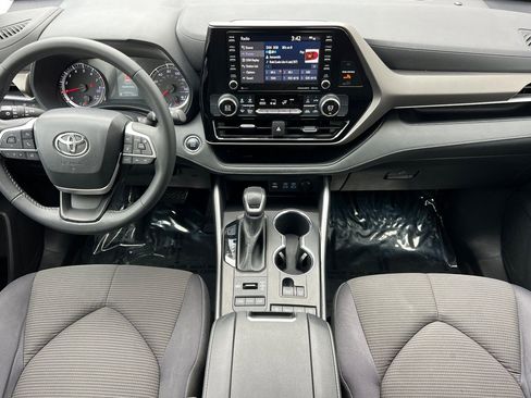Certified 2022 Toyota Highlander LE image 17