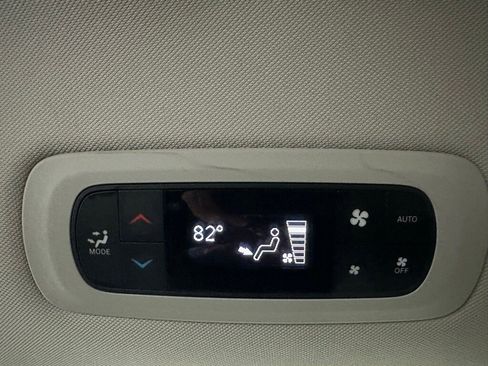 Used 2023 Chrysler Pacifica Touring-L image 50