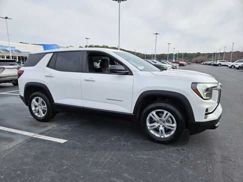 Used 2025 GMC Terrain Elevation image 1