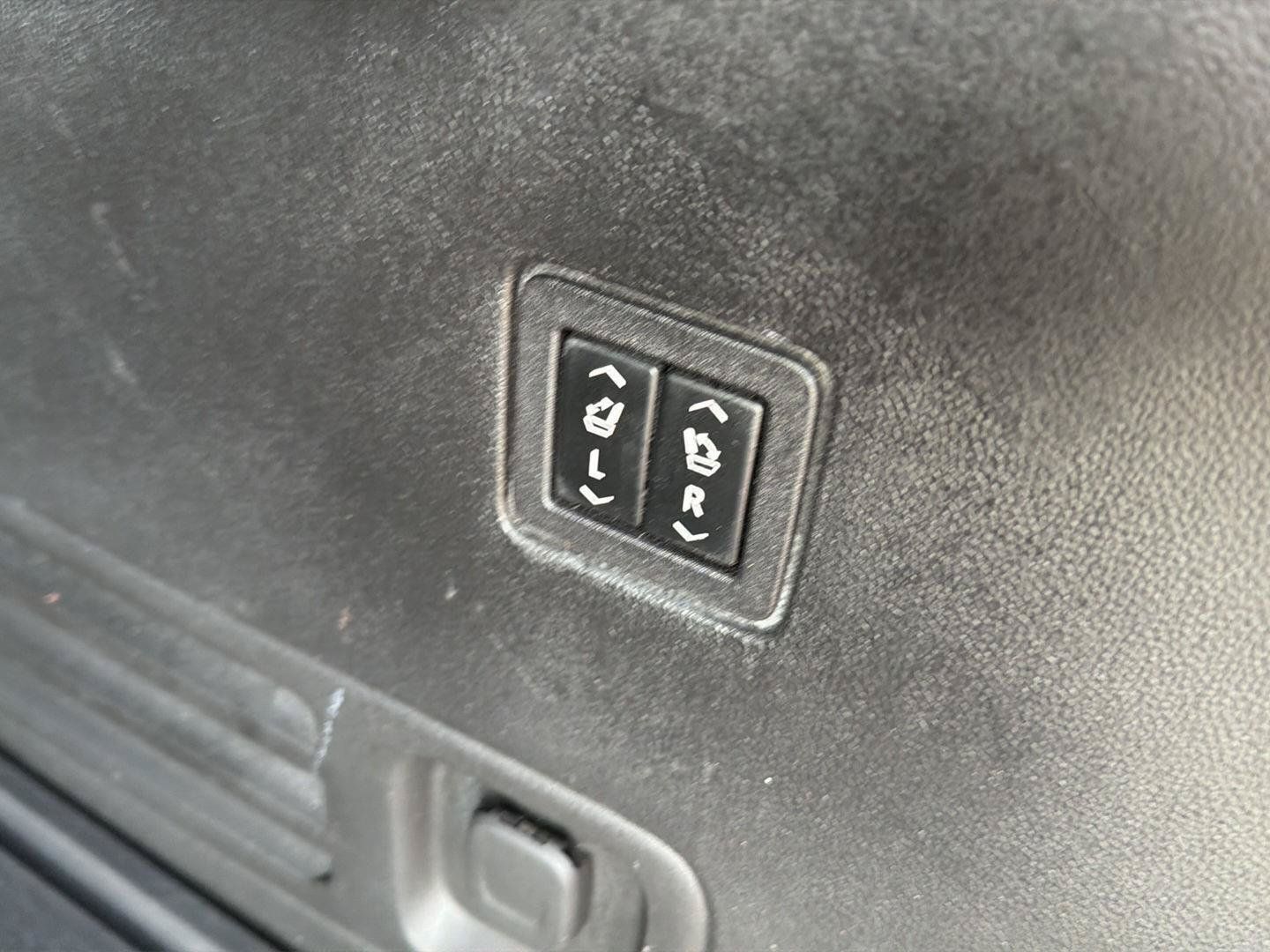 Used 2022 Chevrolet Traverse High Country FWD image 34