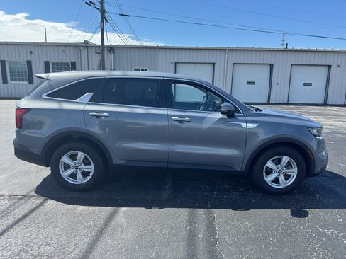 Used 2022 Kia Sorento LX FWD image 4