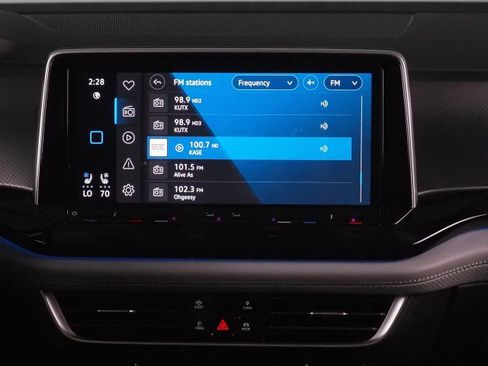 Used 2025 Volkswagen Atlas Peak Edition image 27