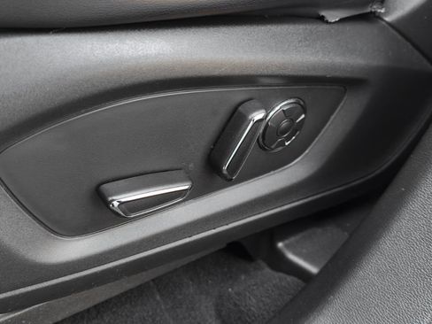 Certified 2020 Ford Explorer Platinum w/ Premium Technology Package image 17