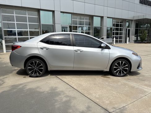 Used 2017 Toyota Corolla SE w/ SE Premium Package FWD image 10