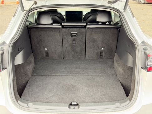 Used 2022 Tesla Model Y Long Range image 31