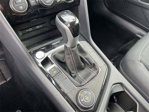 Used 2024 Volkswagen Taos SE image 19