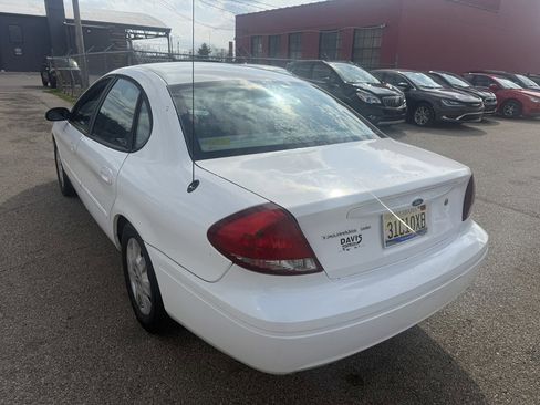 Used 2005 Ford Taurus SE image 4