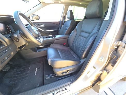 Used 2023 Nissan Rogue Platinum w/ Platinum Premium Package AWD/4WD image 13