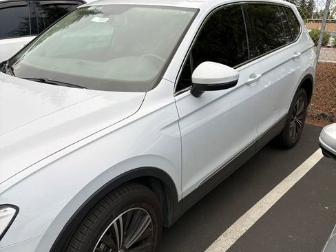 Used 2018 Volkswagen Tiguan SEL FWD image 2
