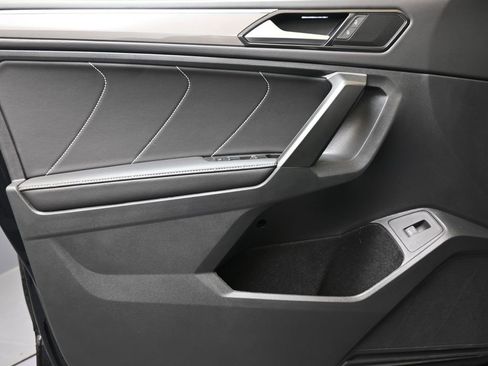 Certified 2024 Volkswagen Tiguan SE R-Line image 23