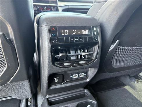 Used 2022 Jeep Grand Cherokee L Limited image 23