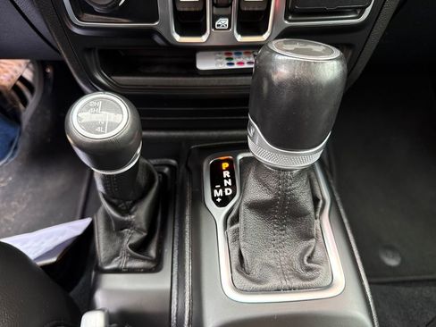 Used 2020 Jeep Wrangler Unlimited Sahara image 27