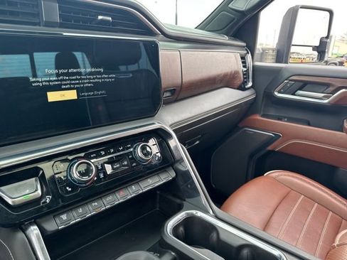 Used 2024 GMC Sierra 2500 Denali Ultimate image 18