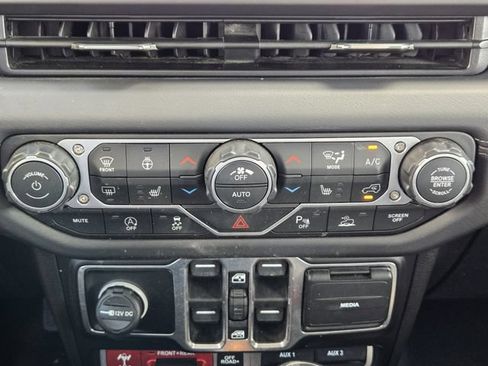 Used 2026 Jeep Wrangler Unlimited Rubicon AWD/4WD image 25