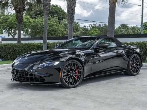 Used 2022 Aston Martin V8 Vantage Roadster RWD image 27