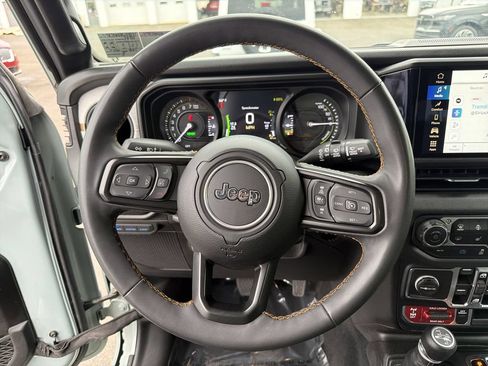 Used 2024 Jeep Wrangler Unlimited AWD/4WD image 23