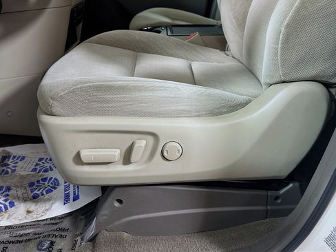 Used 2017 Toyota Sienna LE image 18