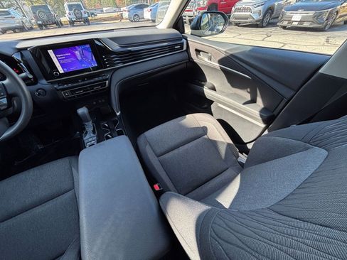 Used 2025 Toyota Camry LE image 39