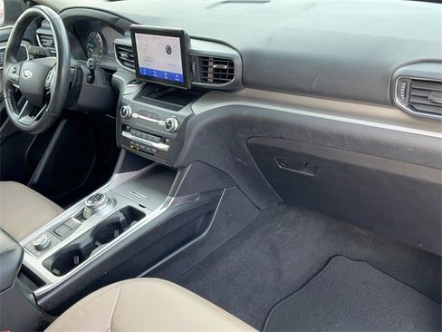 Used 2020 Ford Explorer XLT w/ Equipment Group 202A image 22