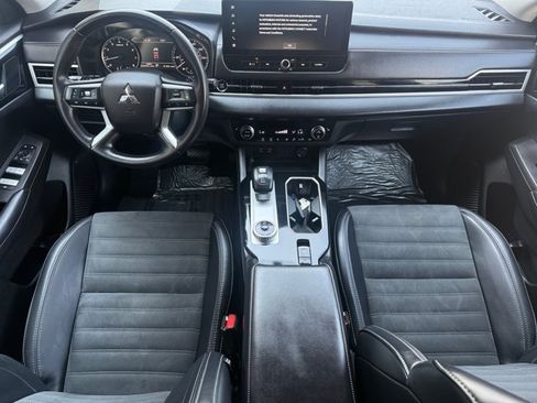 Used 2025 Mitsubishi Outlander SE AWD/4WD image 13